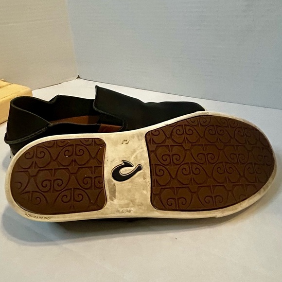 Olukai Black Leather Shoes Slip On Size 6.5 - Picture 3 of 5